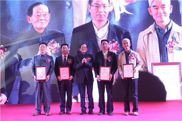 顾问颁发聘书.jpg